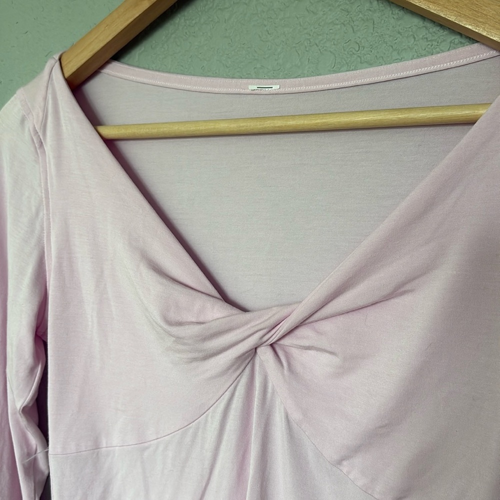 Lululemon pink top - Picture 2 of 5